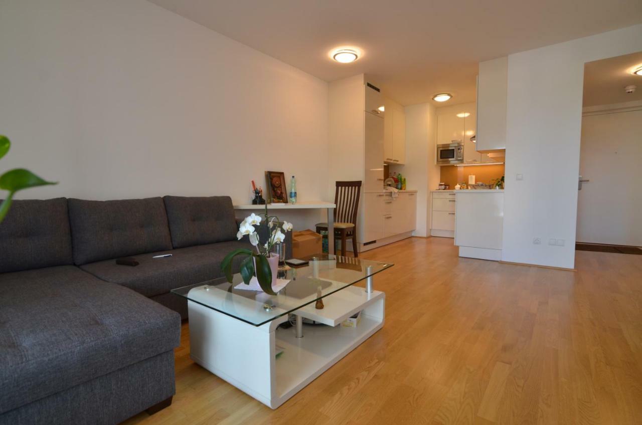 Apartment With Parking On Premise Вена Экстерьер фото